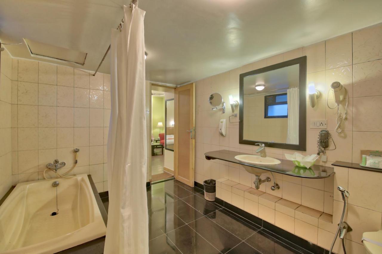 โรงแรมวิศวรัตนา กูวาฮาติ ภายนอก รูปภาพ